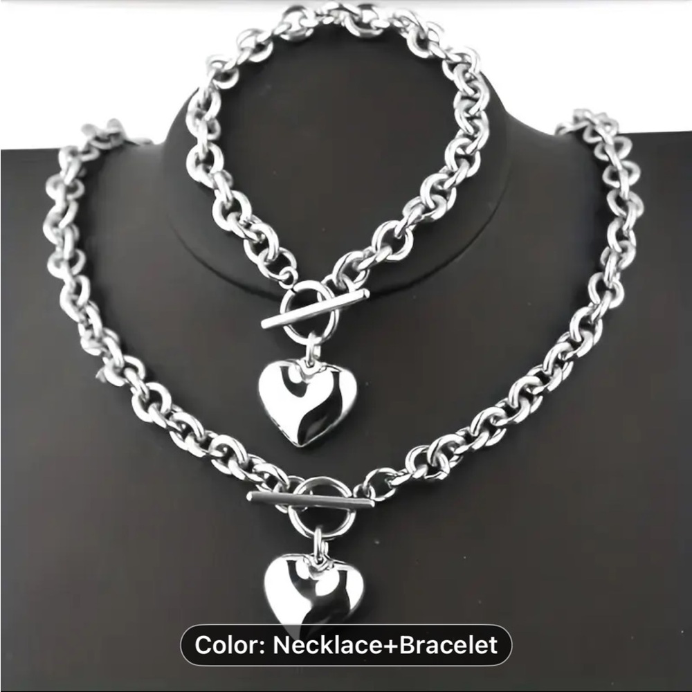NWT…Silver Heart Necklace and Bracelet Set